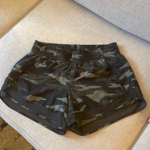 Athleta Mesh Run Short